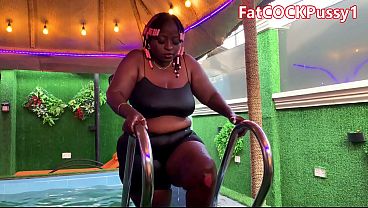 Image THE SEXY LADY FROM THE POOL. PLEASE SUBSCRIBE