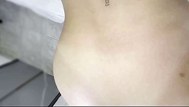 Image Culo roto mexicana cachonda En una reuni&oacute_n familiar, la tensi&oacute_n entre hermanastros crece hasta explotar en un romance lleno de lujuria y pasi&oacute_n. La morrita mexicana de 18 a&ntilde_os vive una aventura &uacute_nica