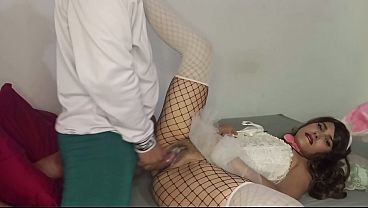 Image sexy chica disfrasada  de coneja le dan tan fuerte