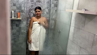 Image No pude evitar masturbarme mientras ve&iacute_a a mi hermanastra en la ducha