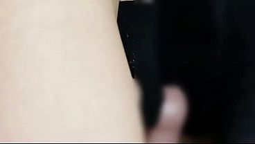 Image Peque&ntilde_a Thai: Papi, alguien me encontr&oacute_ masturb&aacute_ndome en la habitaci&oacute_n de mam&aacute_.