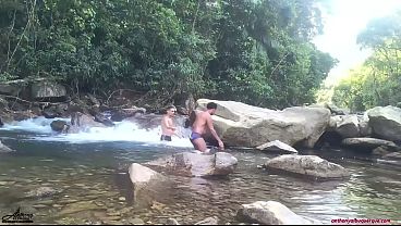 Image dois cafu&ccedil_u dotado fudendo ao ar livre pelados na cachoeira
