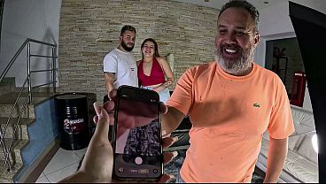 Image A novinha aceita o desafio e tenta enfiar brinquedo monstro no c&uacute_