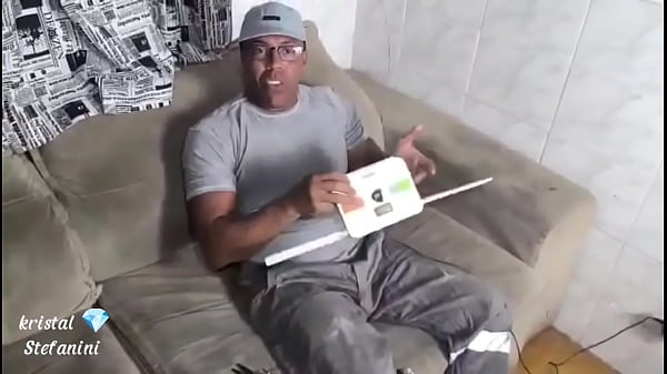 Image Dei para o eletricista na pele e ainda ganhei leitinho na buceta!