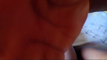 Image &eacute_jaculation sur le nombril premi&egrave_re fois avec une jolie chatte