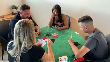 Image Jogo de cartas acaba em troca de casal e muita putaria.