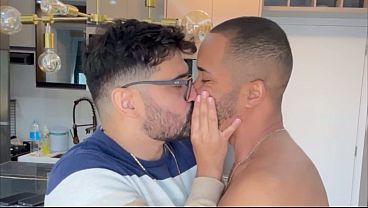 Image MARCOS GOIANO - NERD BUNDUDO ENTRANDO NA PICA DO NEG&Atilde_O - SEXO GAY BAREBACK - NEGRO DOTADO FODE PUTO DE &Oacute_CULOS